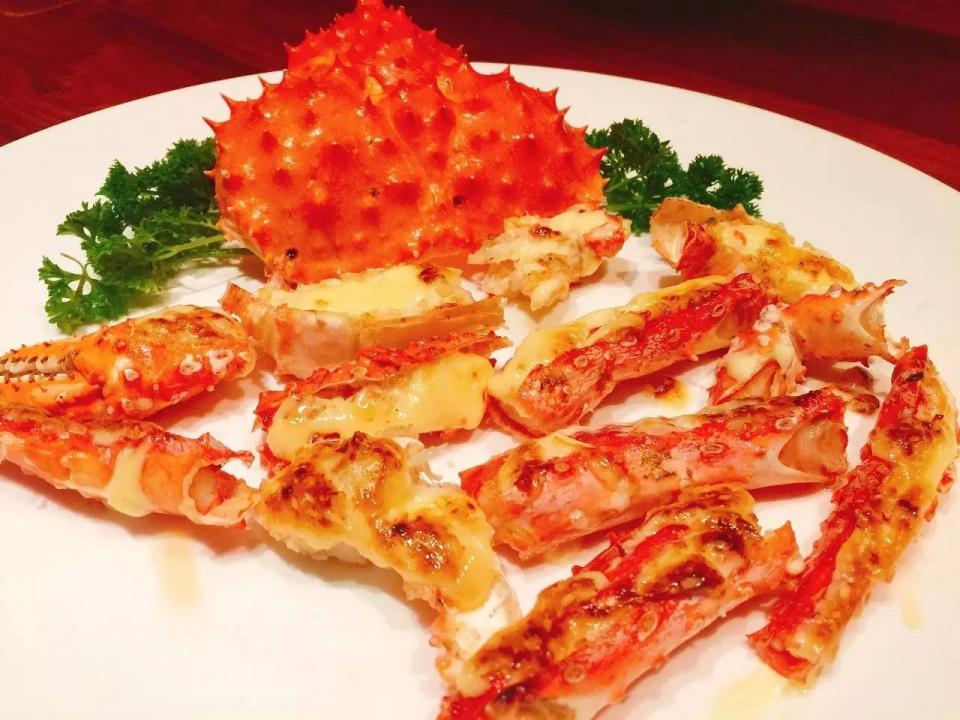  p>起司帝王蟹是一道由帝王蟹,起司,胡椒盐等材料制作而成的美食. /p>