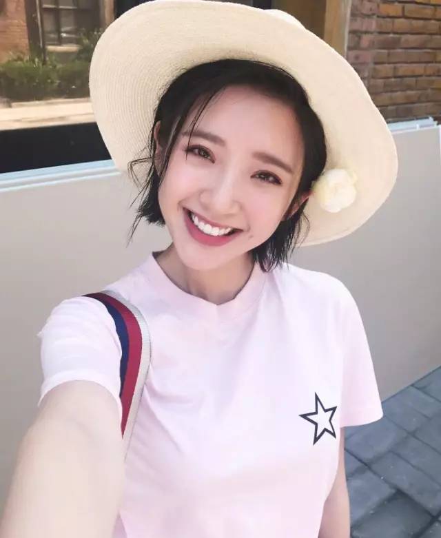 拥有酒窝和梨涡的明星，梨涡和酒窝到底哪个更甜一点？_百科TA说