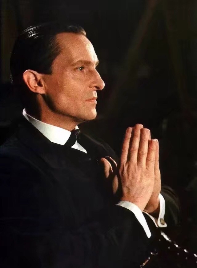  p data-id="gnx77tiq0m">杰里米·布雷特(jeremy brett,1933年11月3