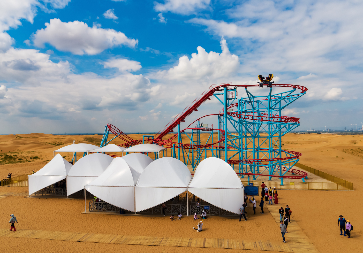 更值得骄傲的是,2011年1月响沙湾被评为国家5a级旅游景区