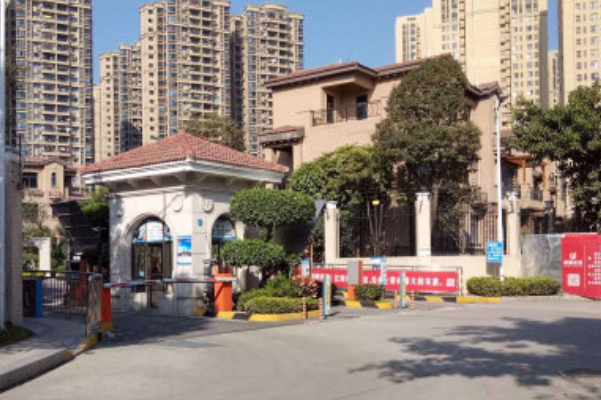  p>碧桂园天麓山二期位于东莞市塘厦镇塘厦镇,共计房屋1396户. /p>