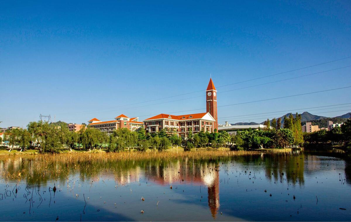  p>广东培正学院(guang dong peizheng college),位于 a target="