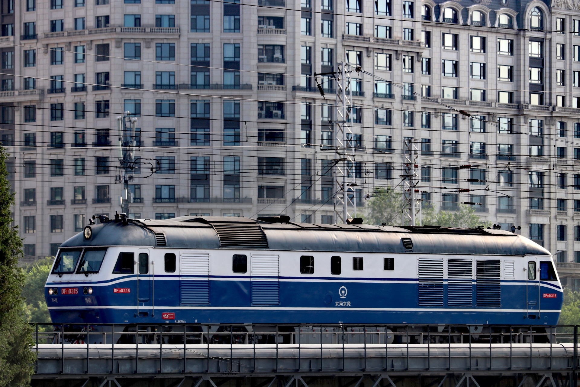 东风11型内燃机车