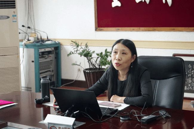  p data-id="gn50u4tnxn">樊丽慧,女,北京市骨干教师, a target="