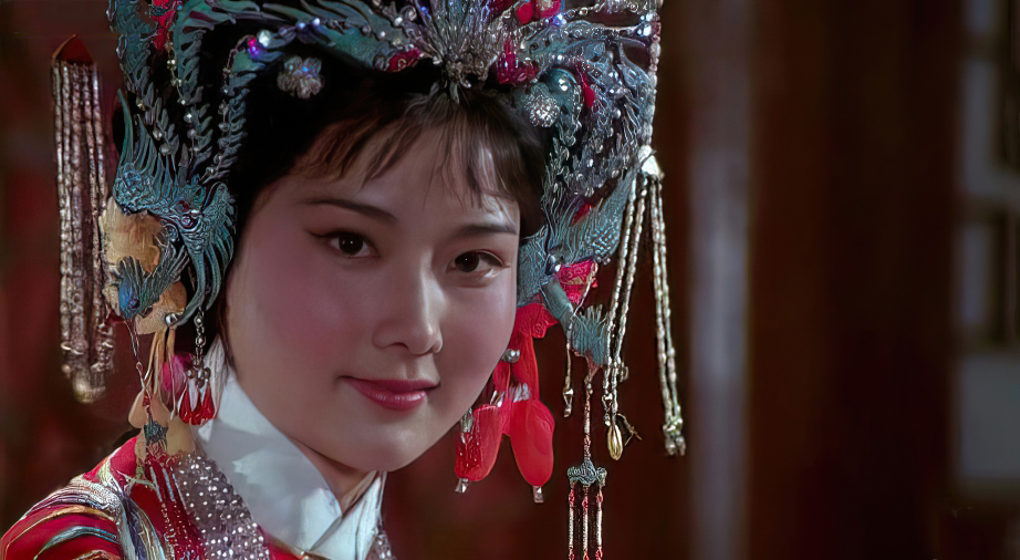  p>何赛飞,1963年4月11日出生于浙江省舟山市岱山县,中国内地影视女