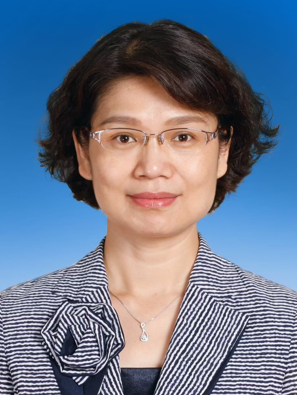 雷鸣,女,中共党员,现任<a target="