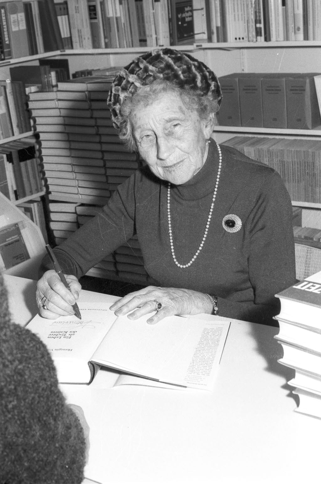  p data-id="gnwlvvsmg6">普鲁士的维多利亚·路易丝公主(维多利亚