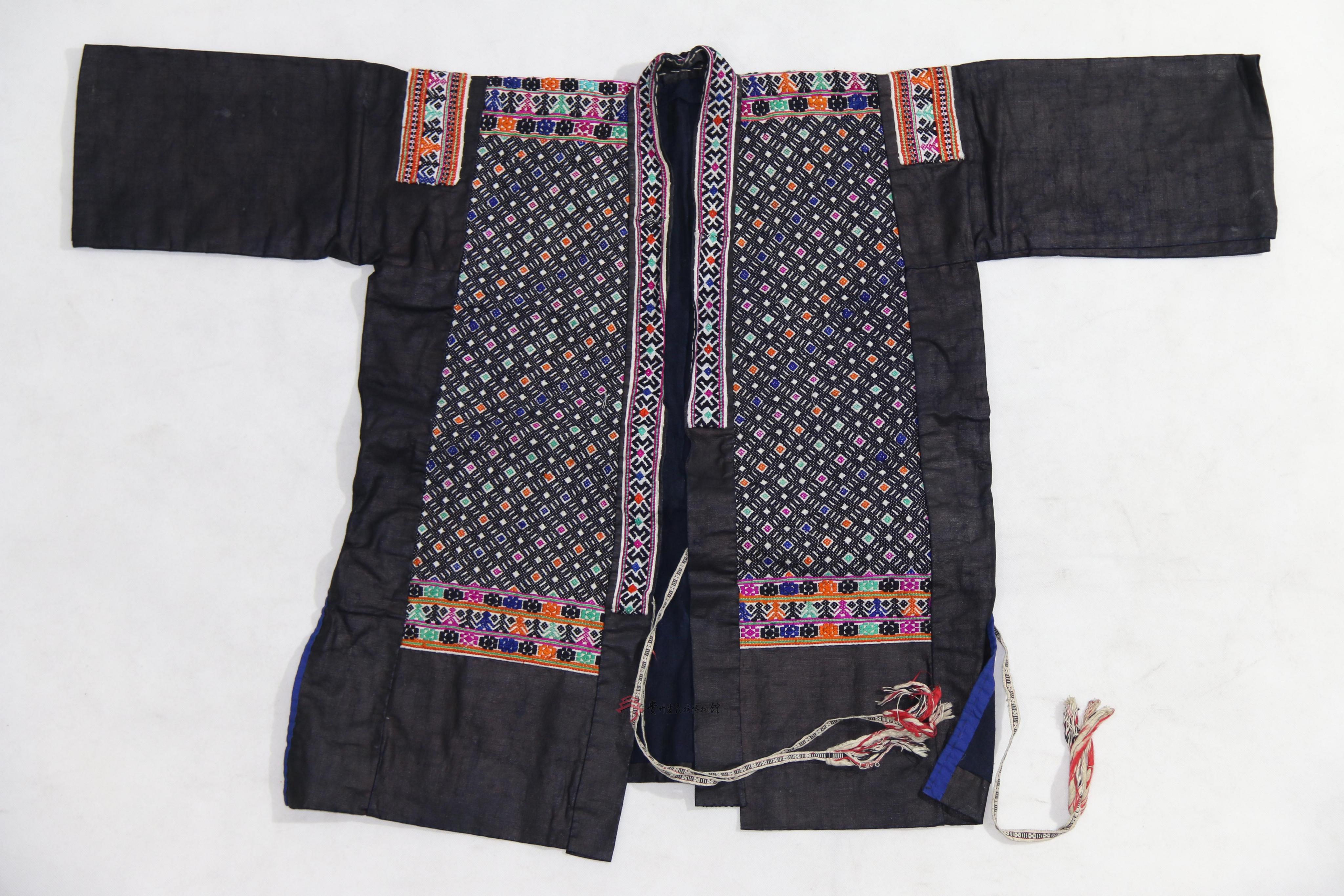 当代剑河苗族数纱绣几何纹女上衣