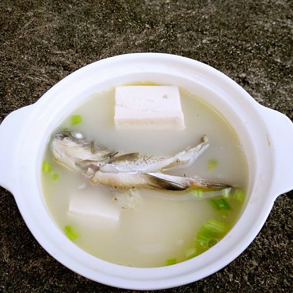 豆腐白菜鲫鱼汤