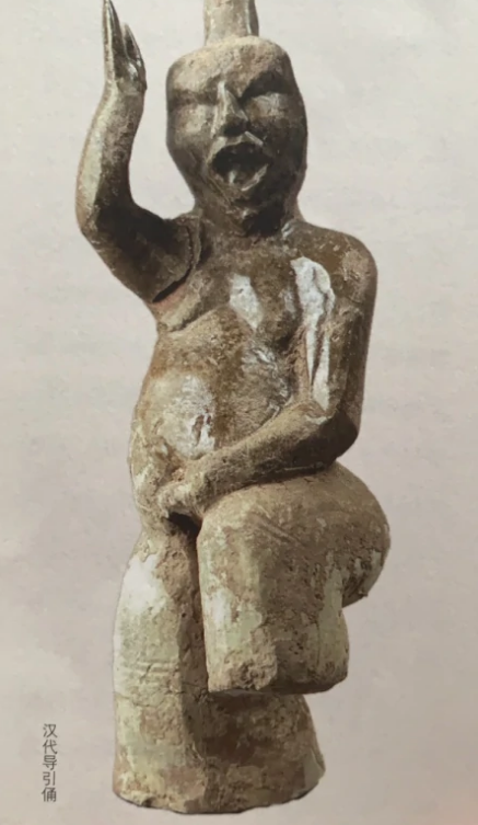 济源市沁北电厂发现汉墓，出土“谜”一般的陶俑，它身上藏着秘密_