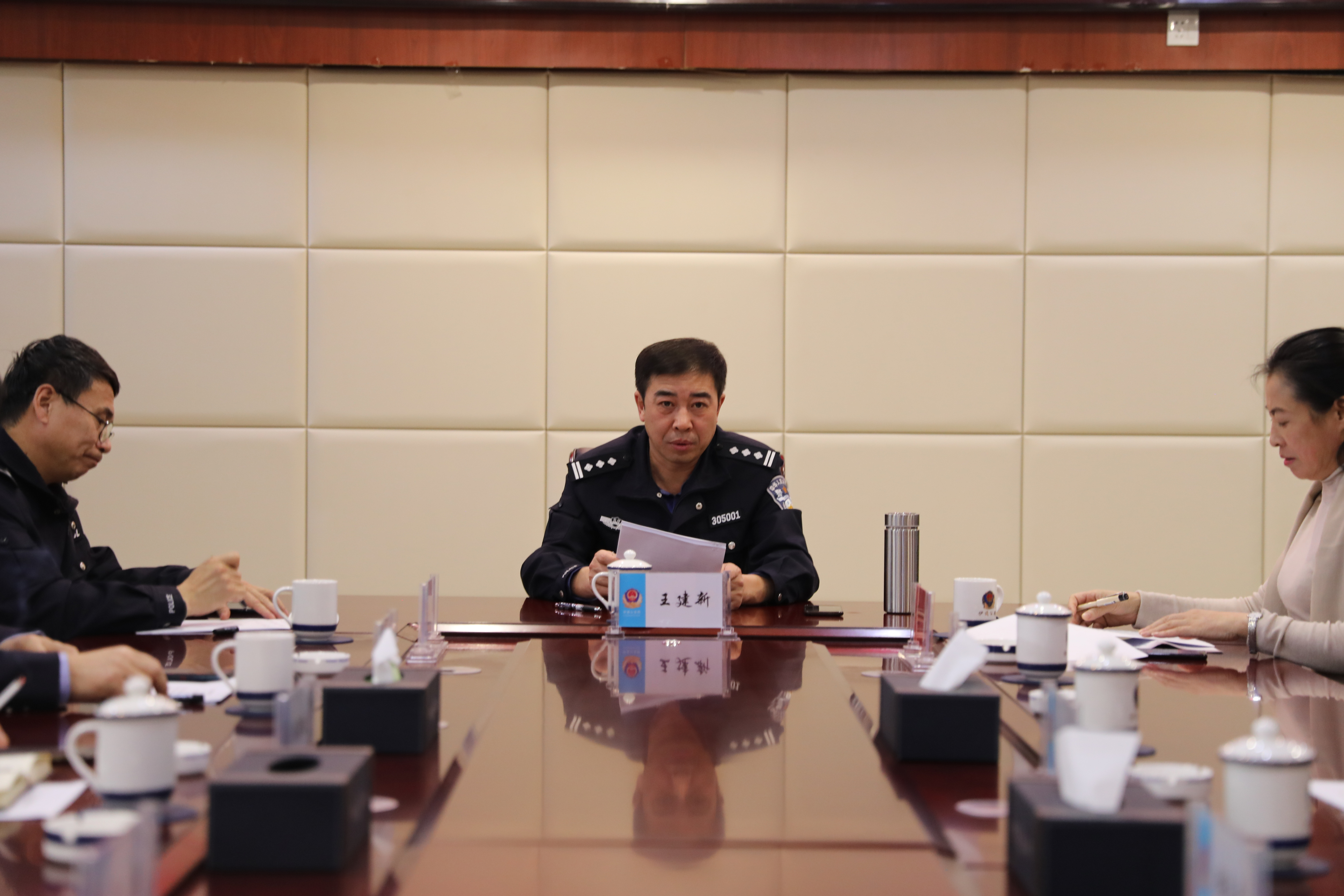  p>王建新,男,现任吉林省四平市公安局副局长. /p>