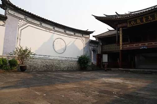 <p>南甸宣抚司署戏台一隅