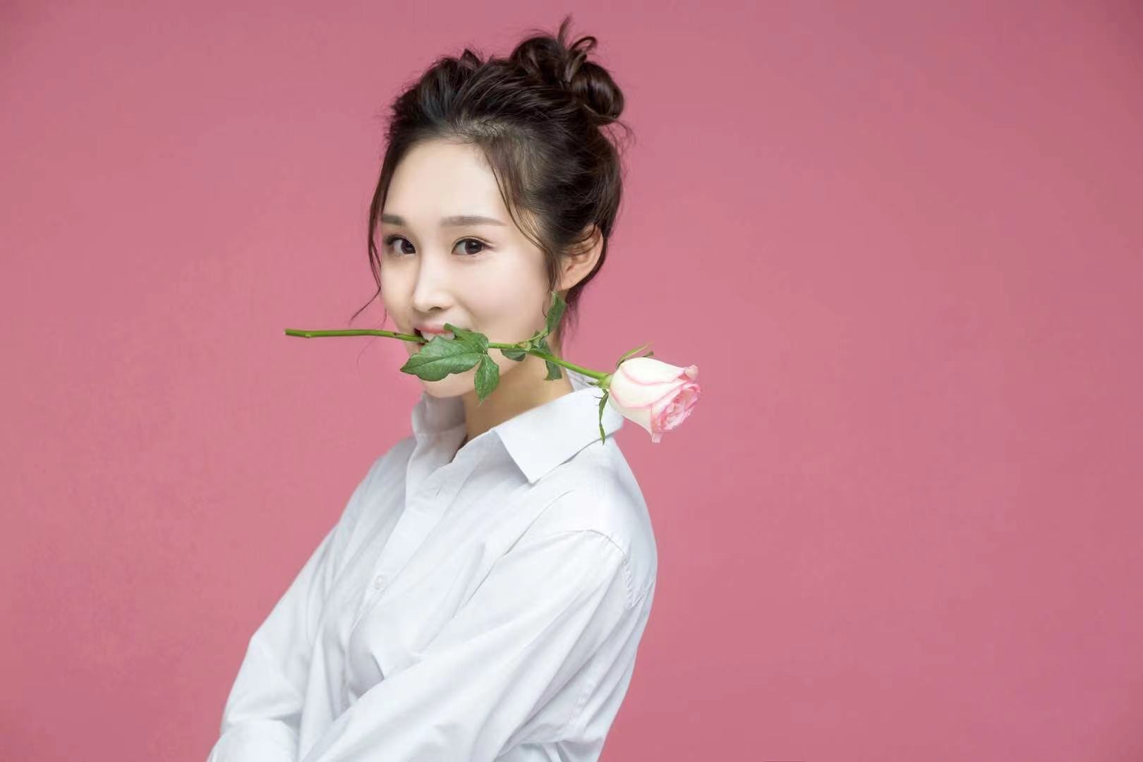 ">王雪纯,1996年出生于河南新乡,毕业于北京电影学院,中国内地女演员