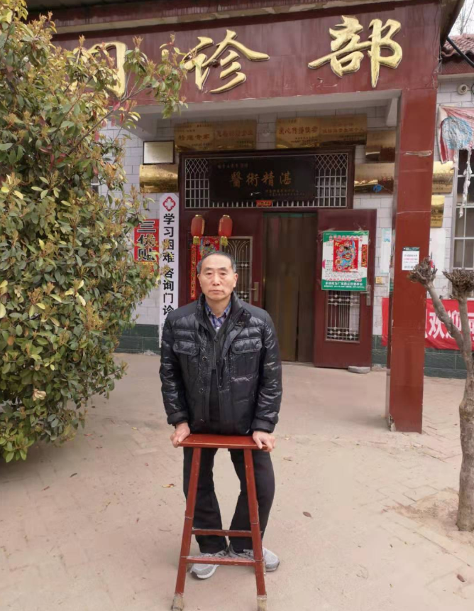  p>王虎营, 1956年10月生,中共党员,河南尉氏县永兴镇王寨村乡村医生.