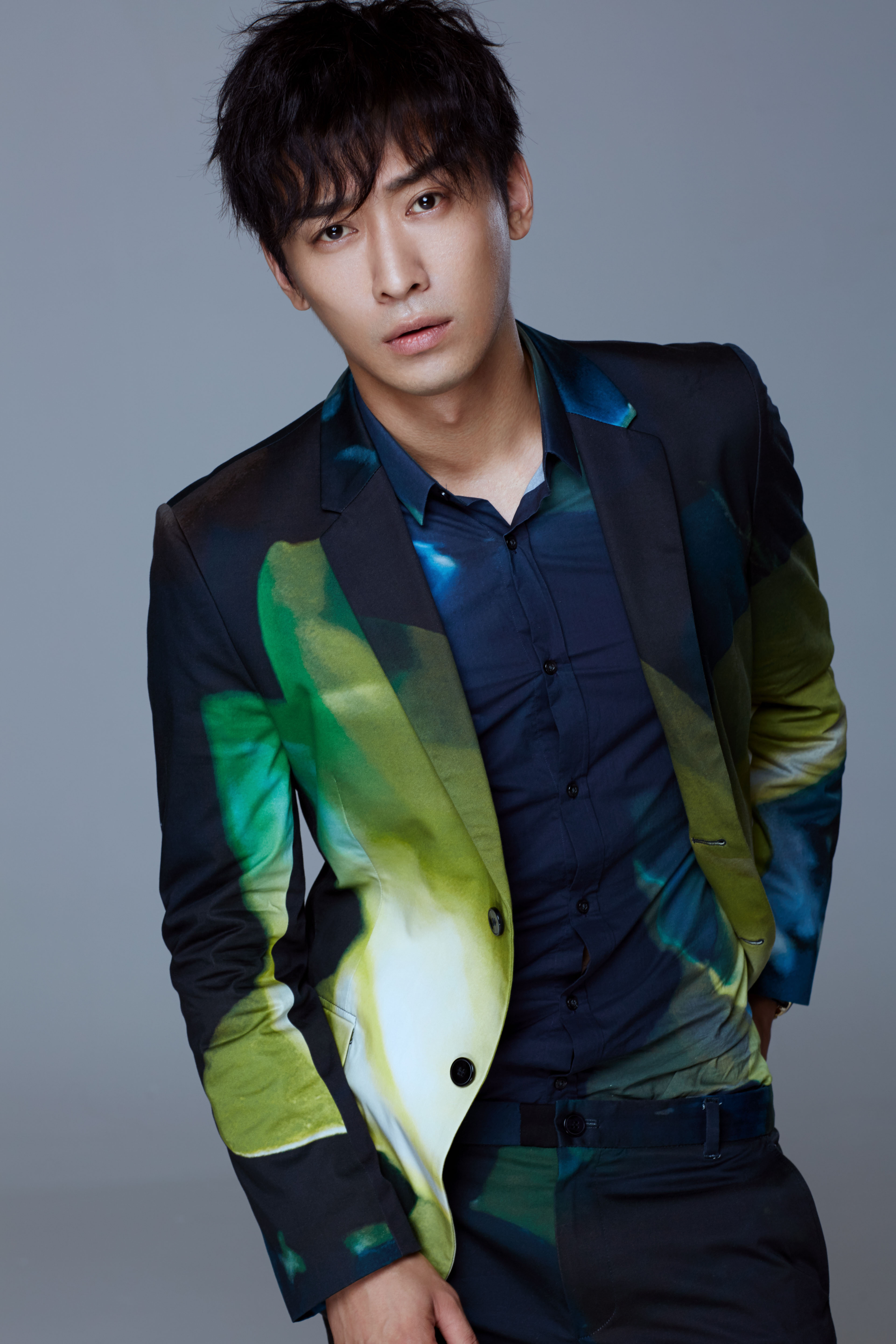  p data-id="gncntblp5o">郑奇,1984年8月4日出生于黑龙江省哈尔滨市