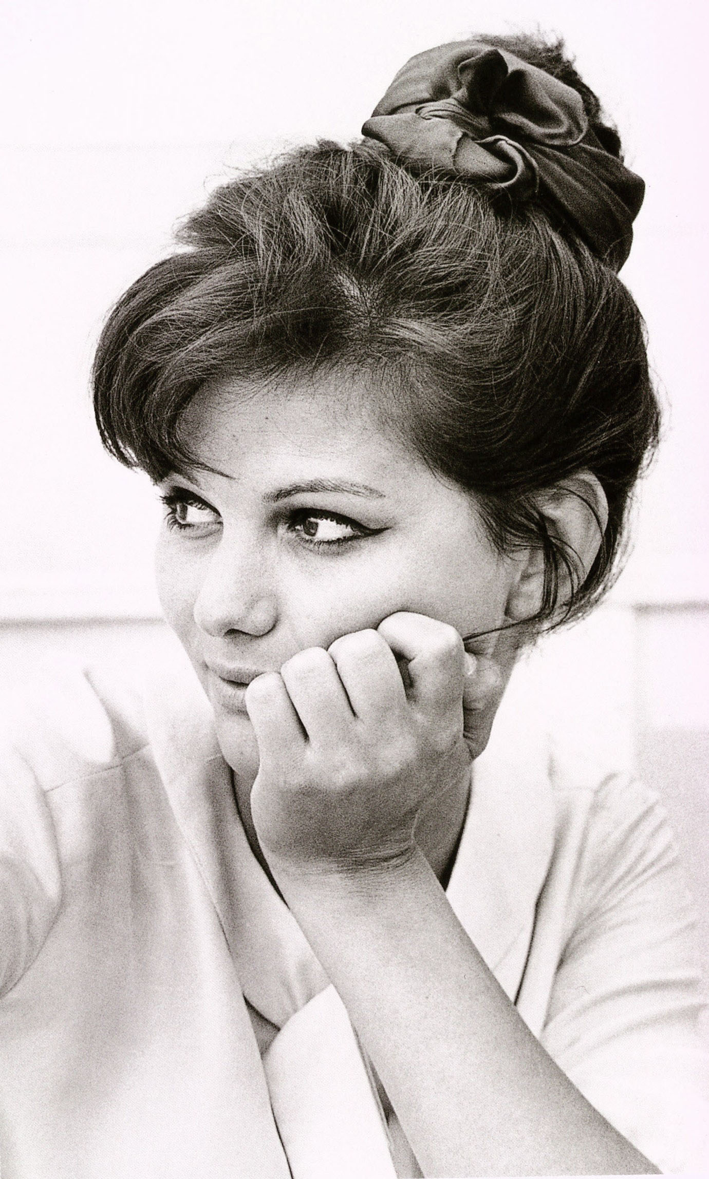  p>克劳迪娅·卡汀娜(claudia cardinale),昵称"cc",1938年4月15日