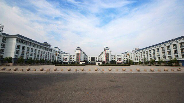  p>江苏省丰县中学(jiang su sheng feng xian zhong xue),简称"丰中"