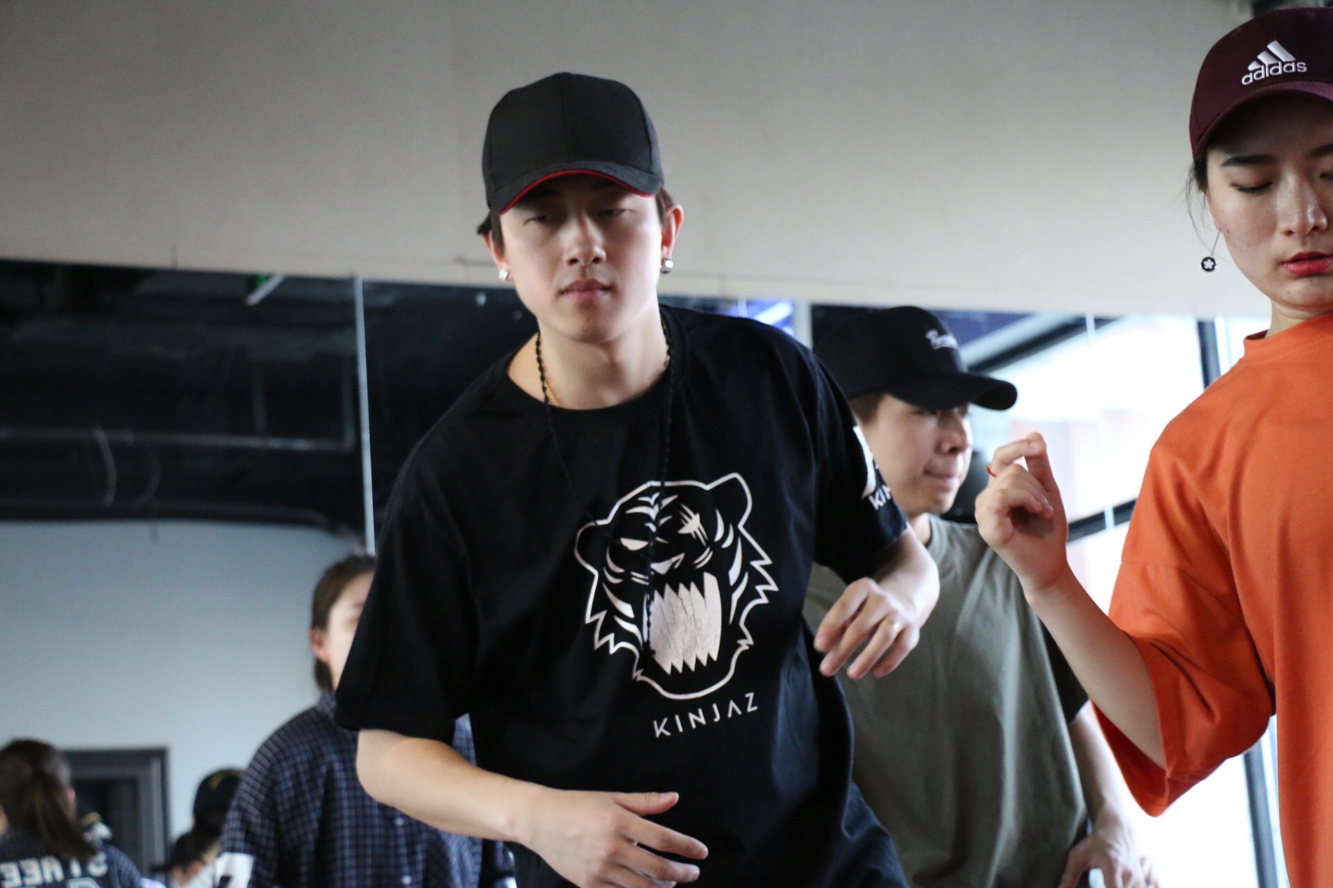  p>许桦(eleven),国内urbandance领军团队之一rmbcrew的队长兼核心