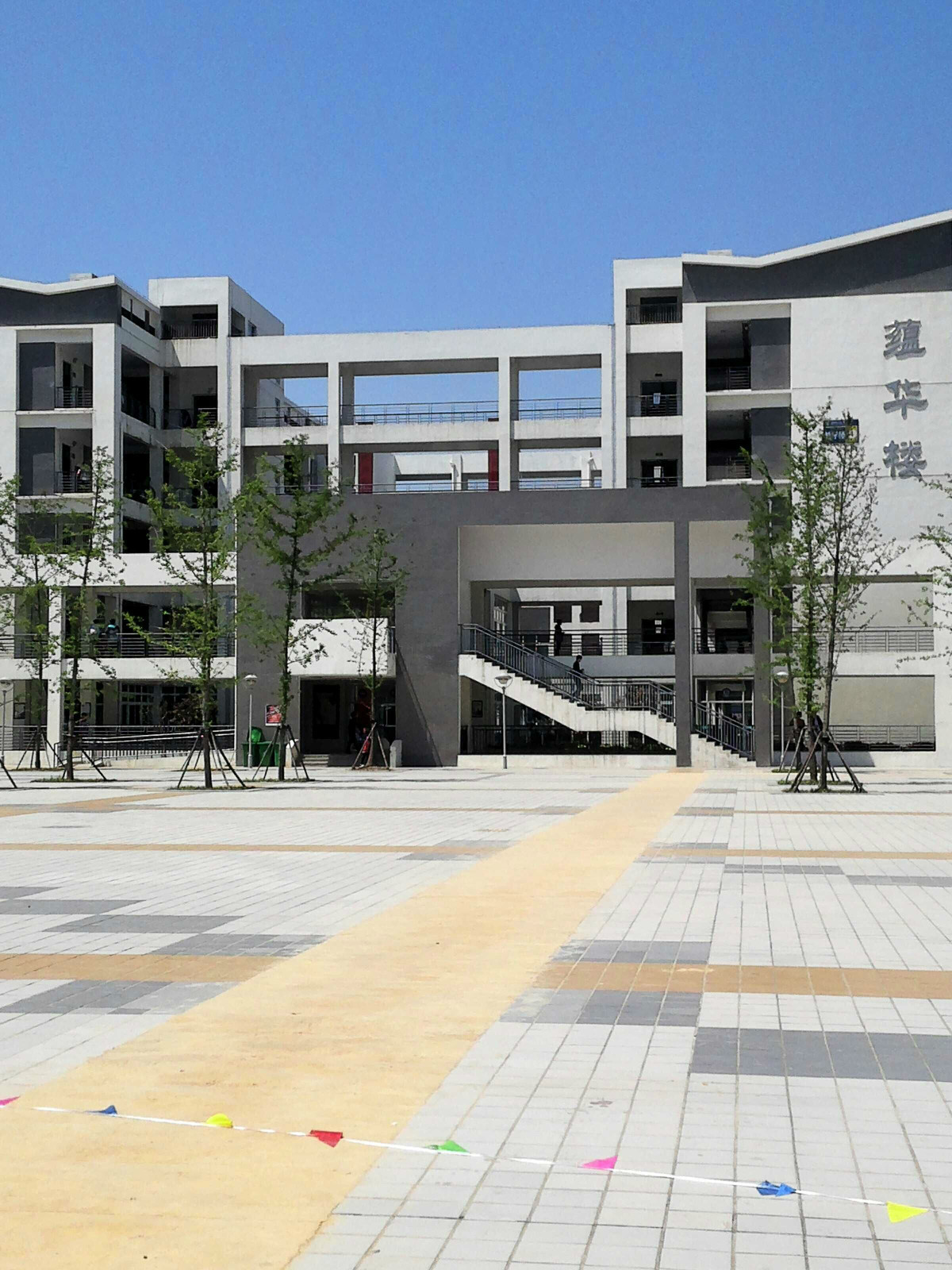  p data-id="gnwgj3e3x1">利辛一中创建于1958年,现为安徽省示范高中