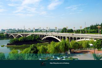  p data-id="gnb0ctr16y">龙川大桥位于江都水利枢纽工程东侧,新通扬