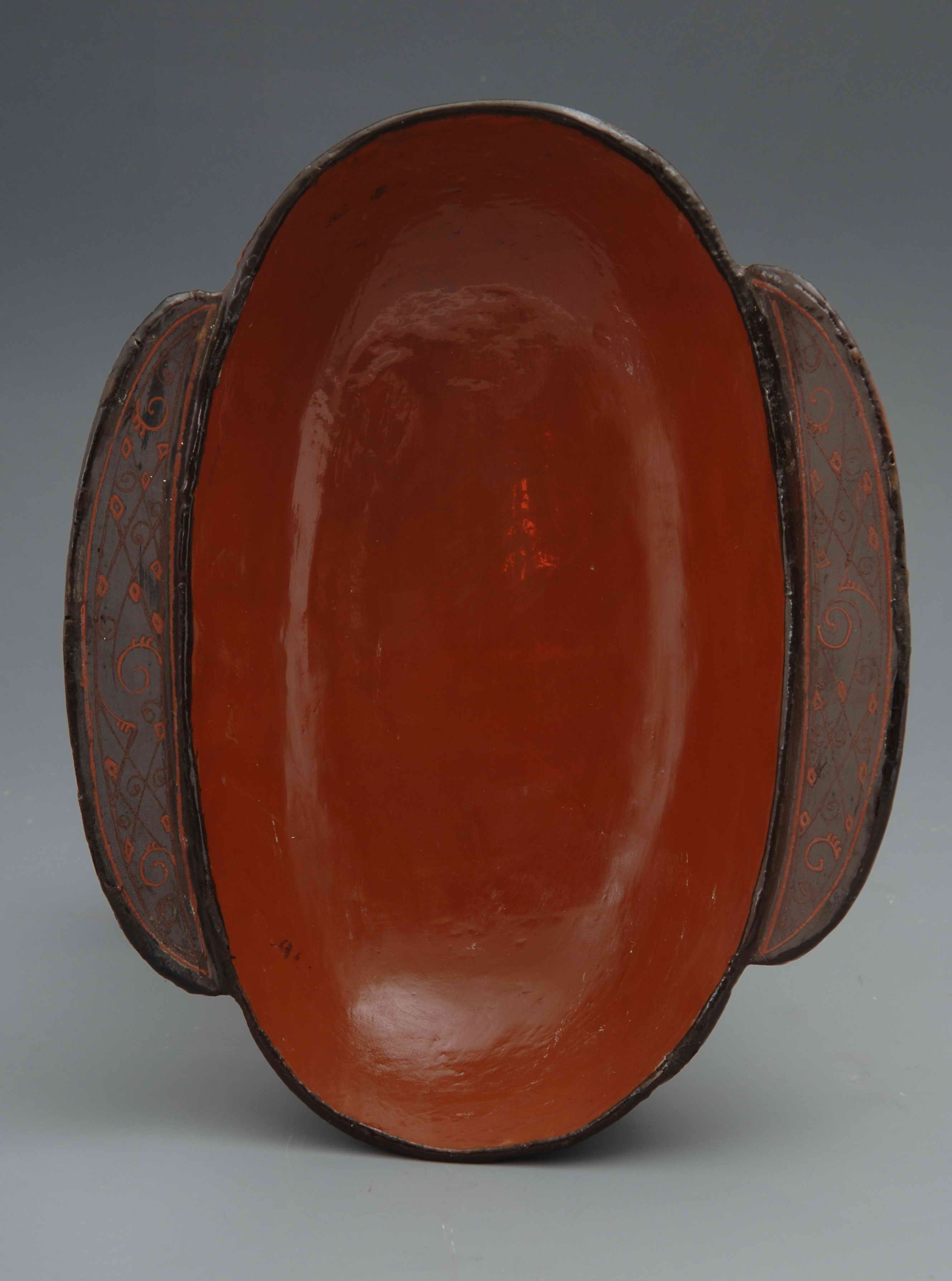 西汉渔阳凤纹漆耳杯