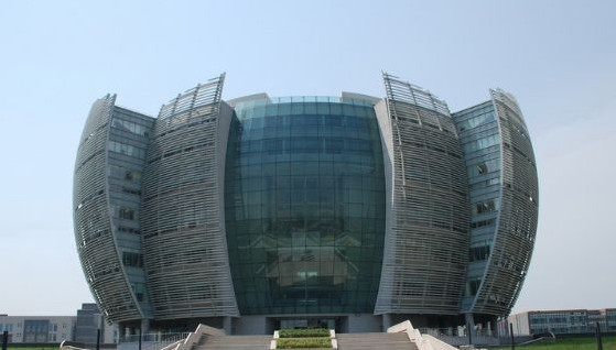  p>苏州大学图书馆始建于1903年,东吴大学的林堂落成,校图书馆迁入二