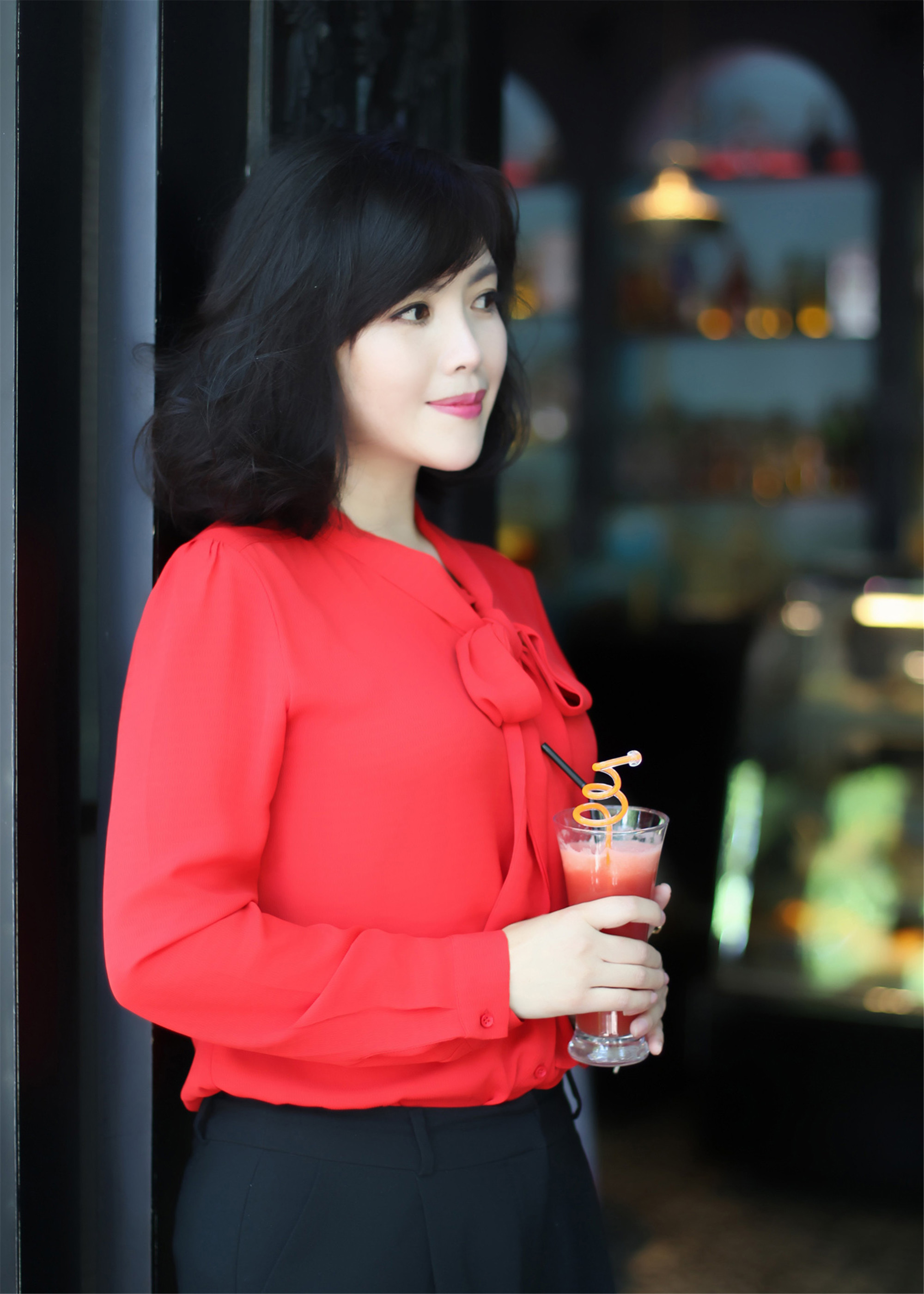 原名李楠,6月14日出生于云南临沧,中国内地女演员,毕业于 a target="