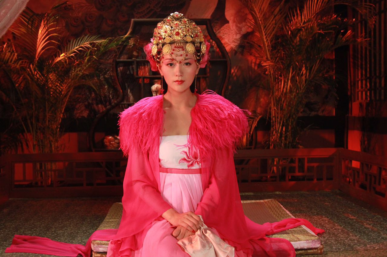  p>郑心潼,1984年11月15日出生于浙江省杭州市,毕业于北京电影学院12