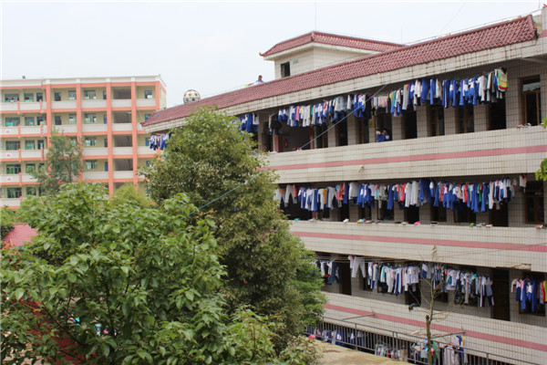  p>思南县第八中学,简称思南八中(sinan no.