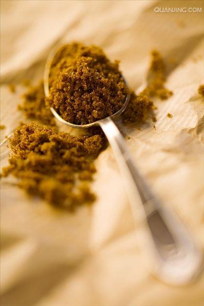  p>红糖(brown sugar)指带蜜的 a target="_blank" href="/item/甘蔗