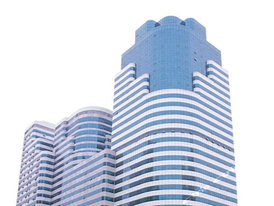 深圳庐山国际大酒店楼高32层,位于繁华的商业,娱乐中心地带——罗湖区