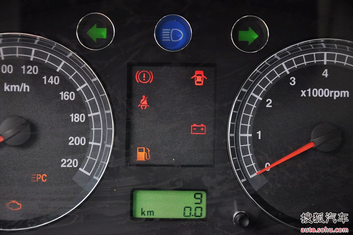 二级管设计的 a href="#" data-lemmaid="4649893">高位刹车灯 /a>,较