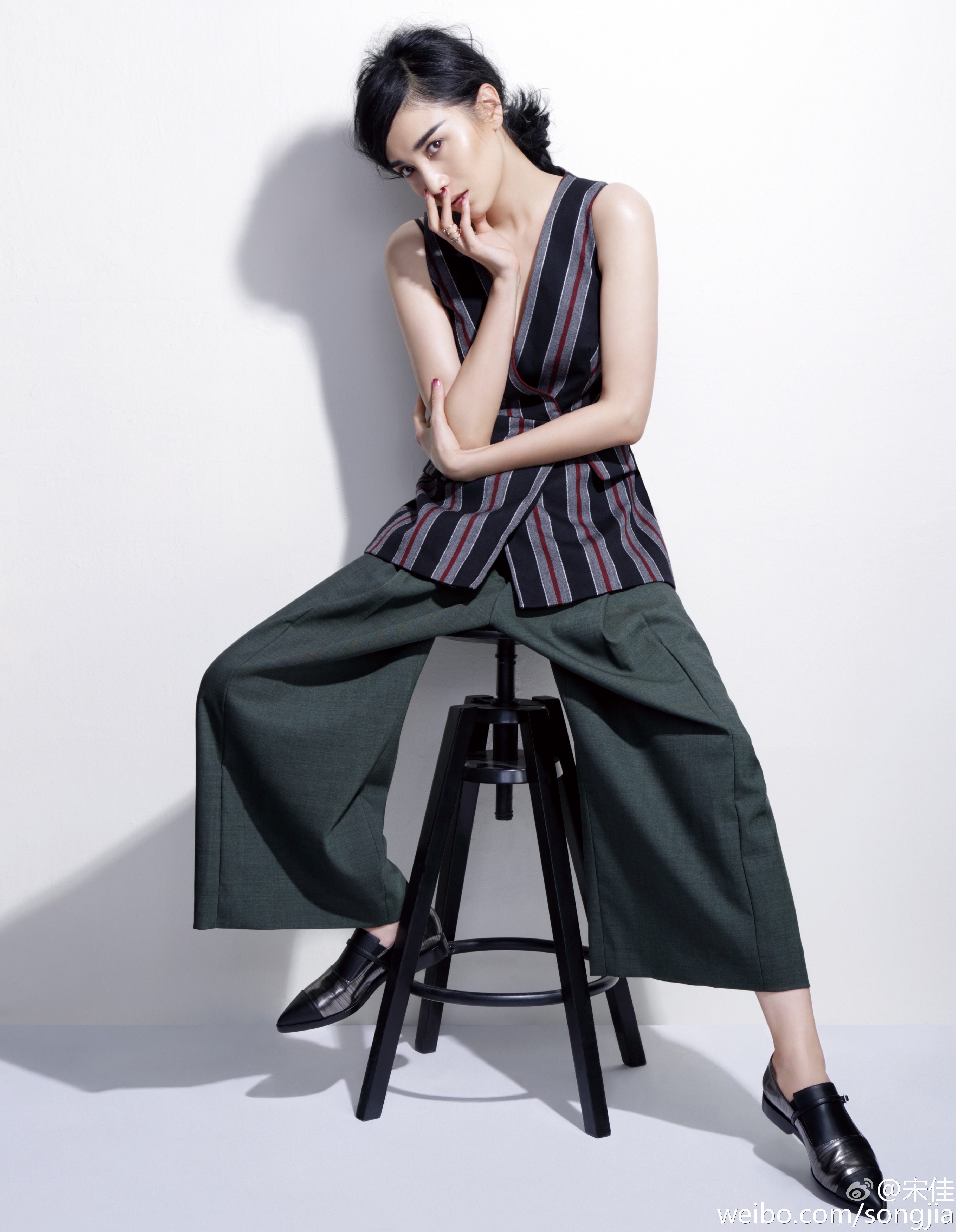  p>宋佳,1980年11月13日出生于黑龙江省哈尔滨市南岗区,毕业于 a