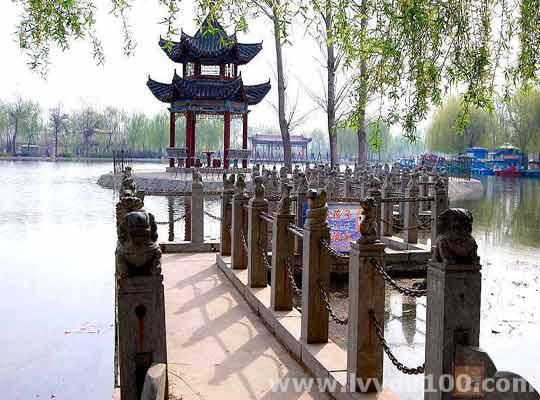  p>葡香园位于临清市市区东部,温泉路东首北侧,建于2001年,占地面积20