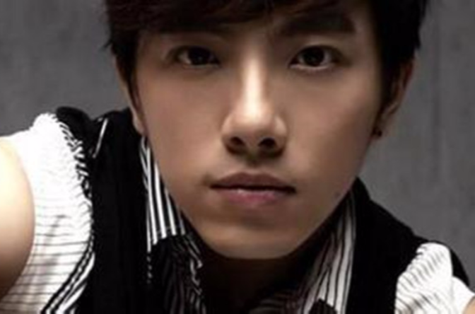 《天空没有下雨》是谢坤达演唱的歌曲,由