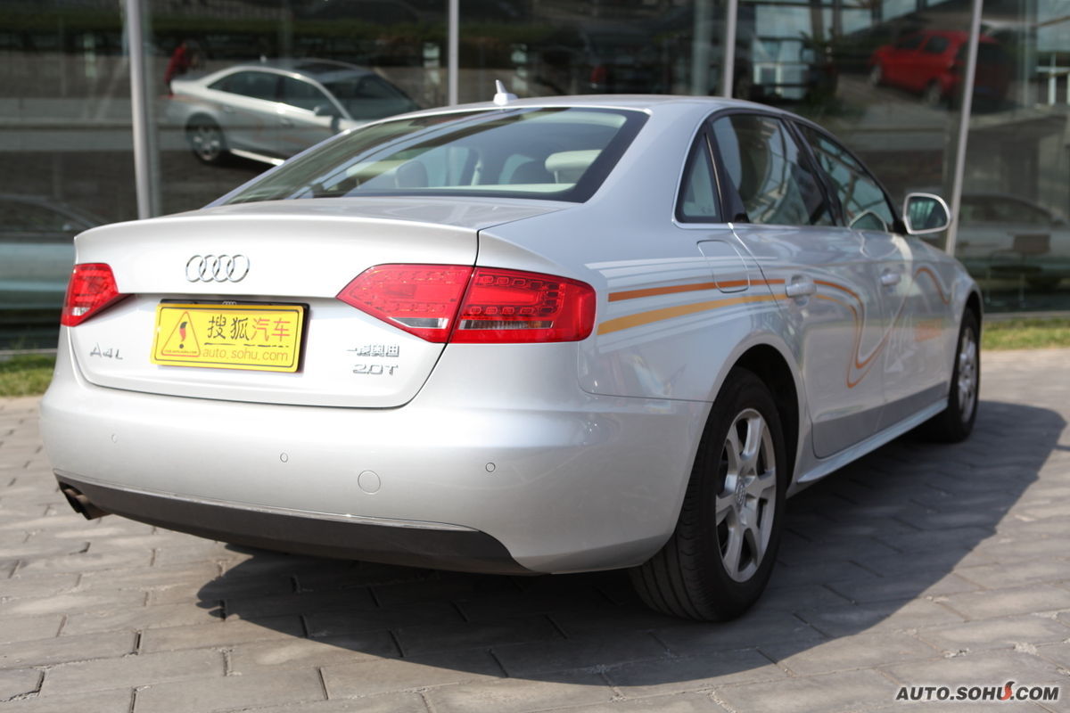 2008年11月16日正式发布的一款车型,全新奥迪a4l采用了全新的外观和