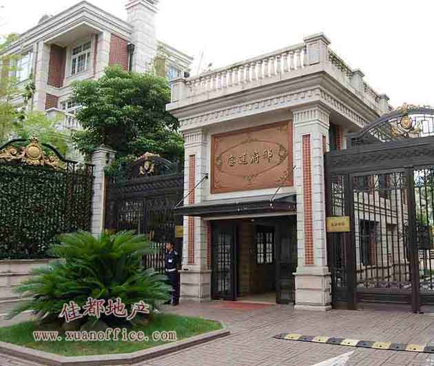  p>宝莲府邸由联体别墅,独立别墅,商务办公和复式公寓组成.