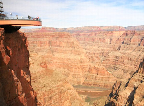  p>美国大峡谷空中走廊(grand canyon skywalk):被喻为"世界第八大