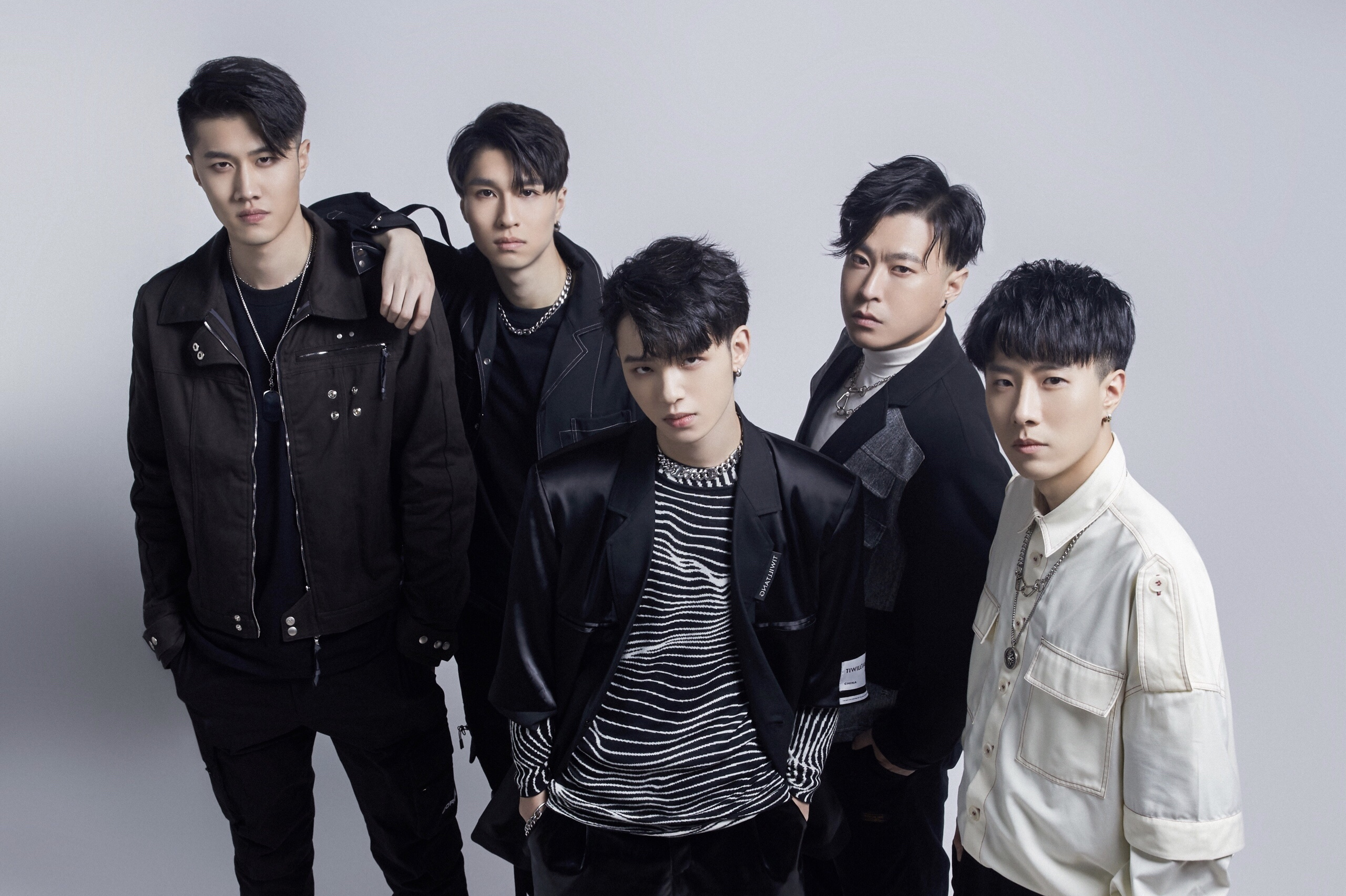 中国内地流行摇滚乐队,由队长兼吉他手倪琰宸,主唱张恩岱,吉他手王 