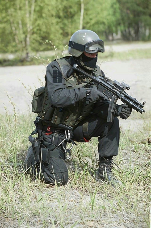  p data-id="gnssy4ub6f">mp5冲锋枪(英文:mp5 submachine gun)是由