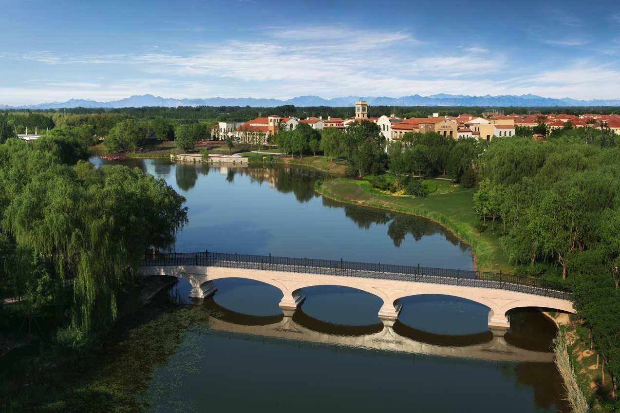  p>鲁能格拉斯小镇位于北京市东五环外,行政区隶属北京市 a target="