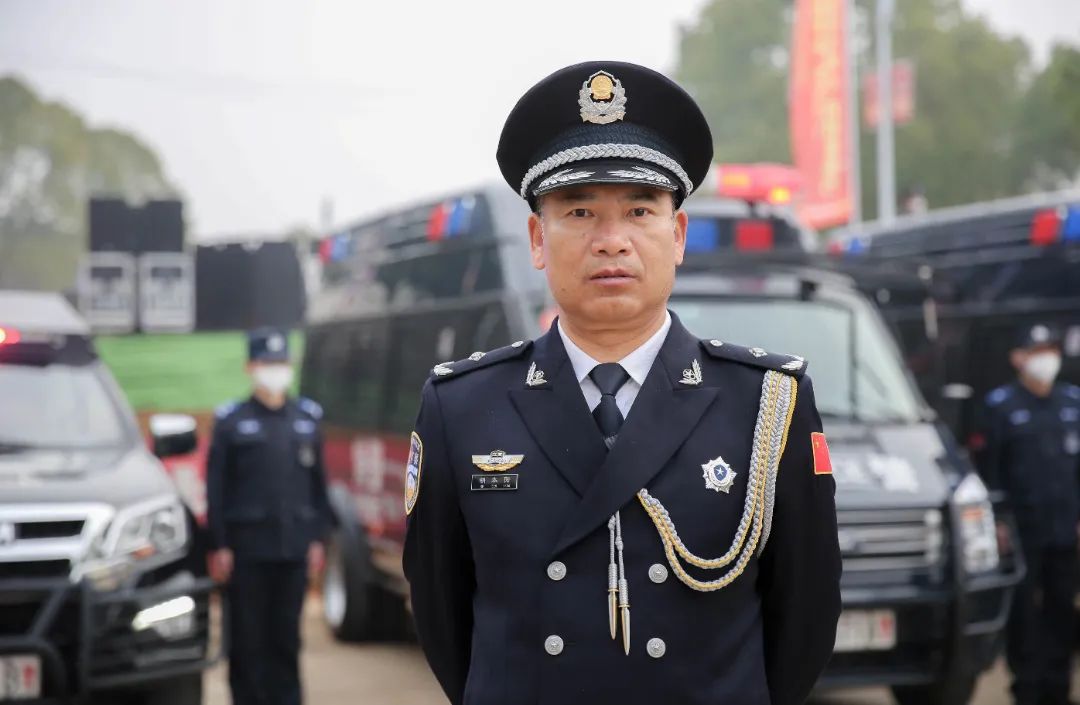 男,江西上犹人,中共党员,生前系抚州市纪委监委驻市公安局纪检监察组