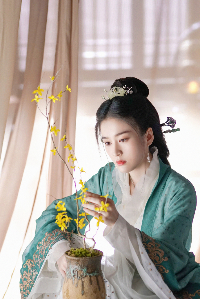  p data-id="gnbhupdklc">容乐,2018年 a targ