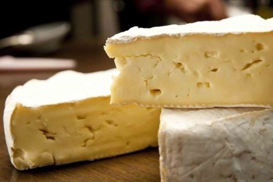  p>cheshire是一种产于英格兰柴郡的饼状干酪,是红色或白色的硬芝士.