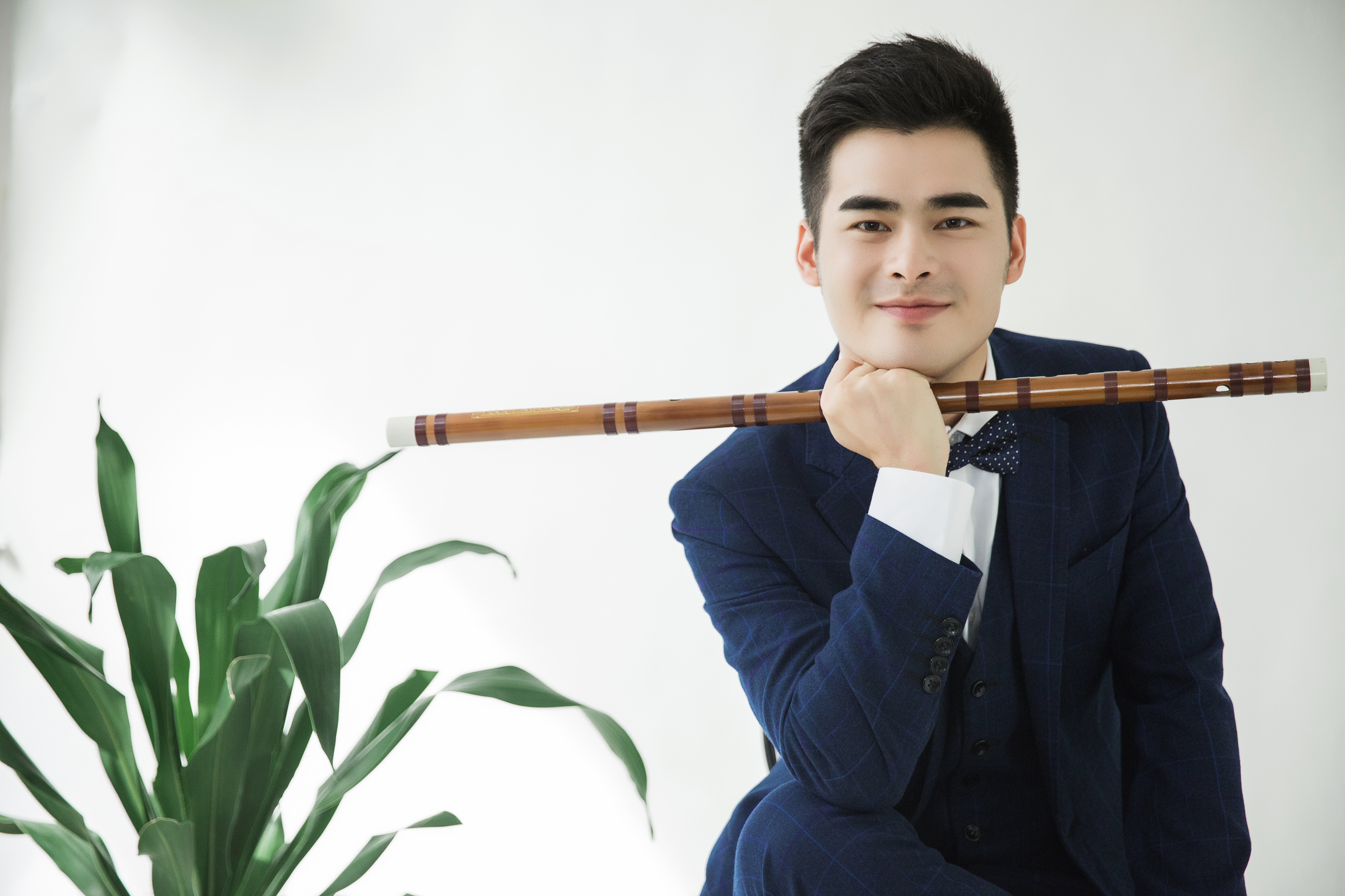 管弦乐学会成员,2015年在安化县举办"梅山情——谌凯笛子独奏音乐会"