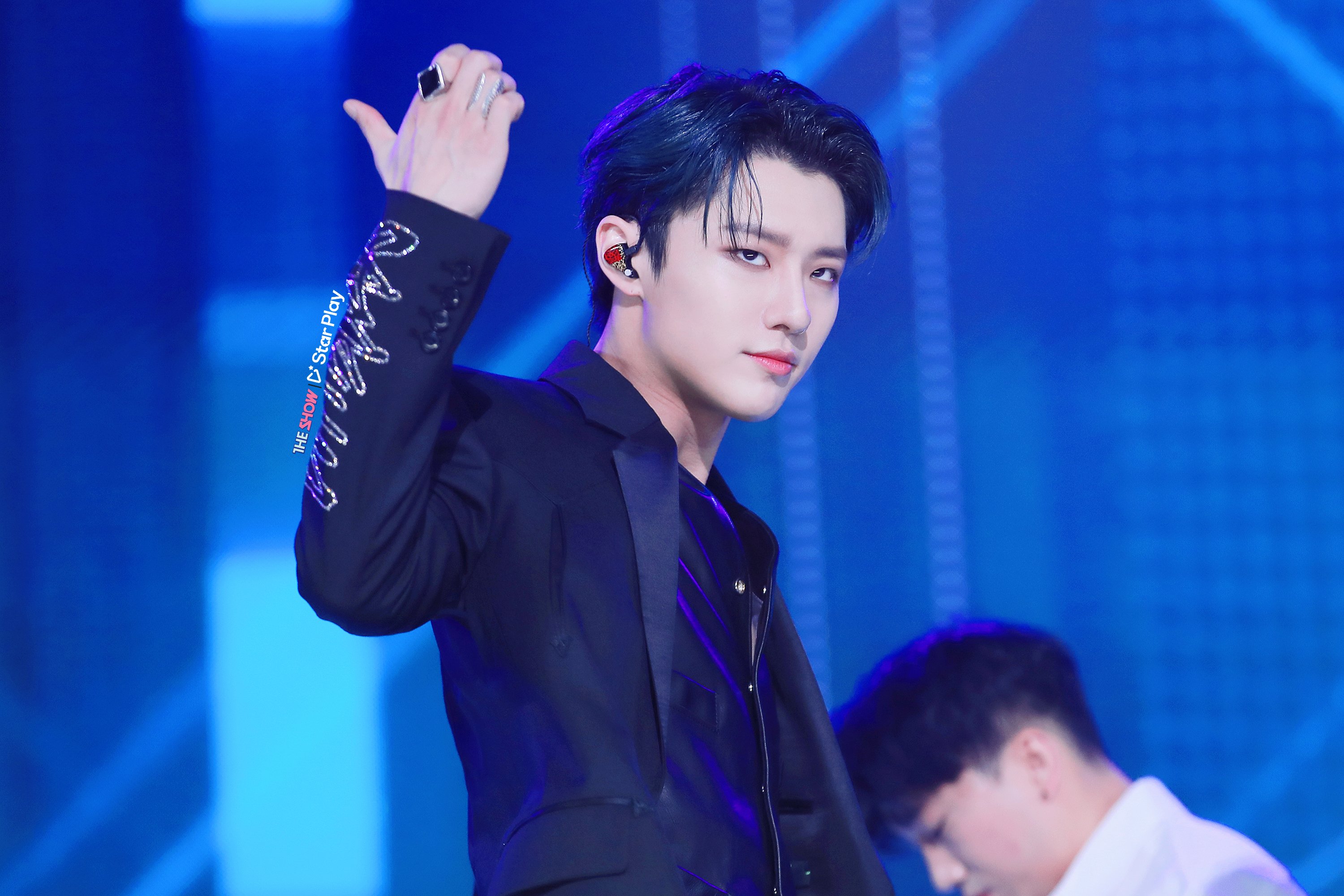 中韩男子演唱组合 a target="_blank" href="/item/uniq/15764205"