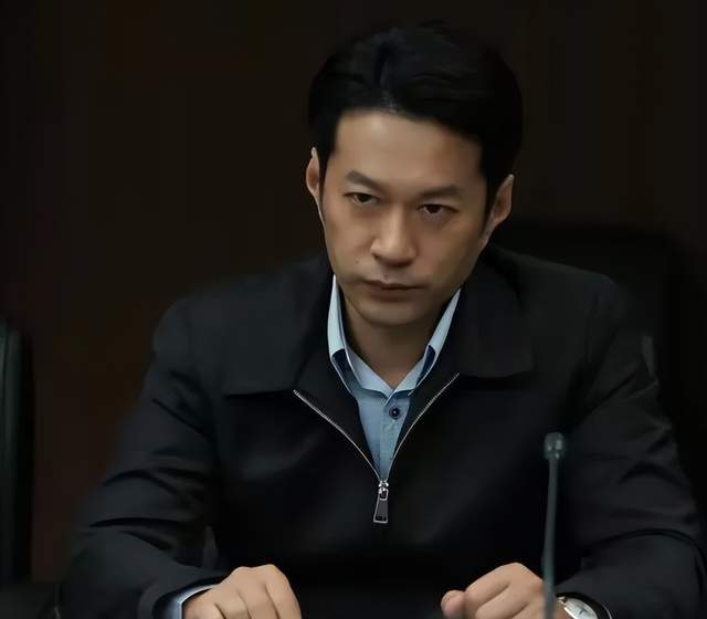 谭凯在新戏花絮中满身伤痕，演戏以来最惨的一个角色？心疼董区长_百科TA说