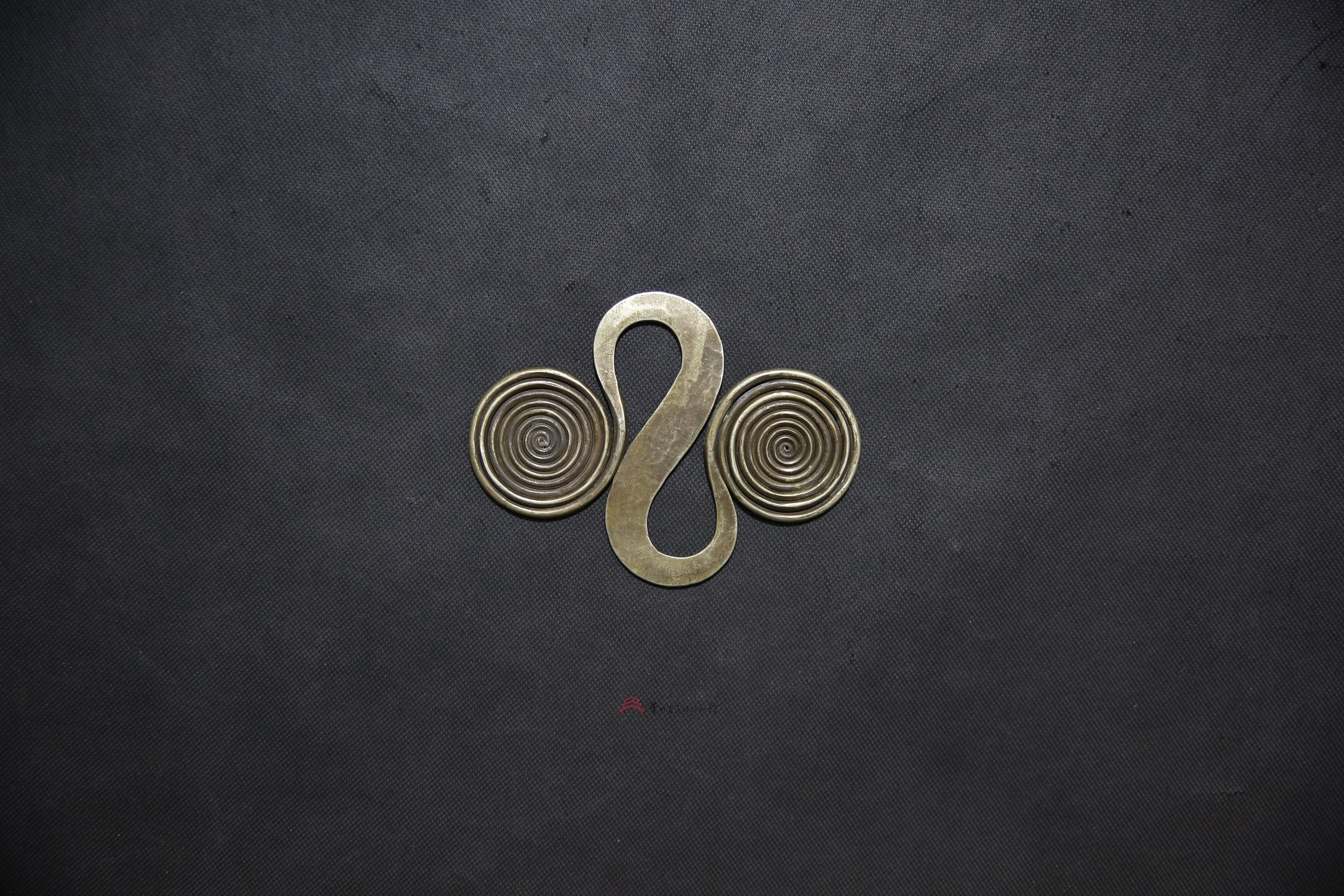 当代黎平侗族银背扣