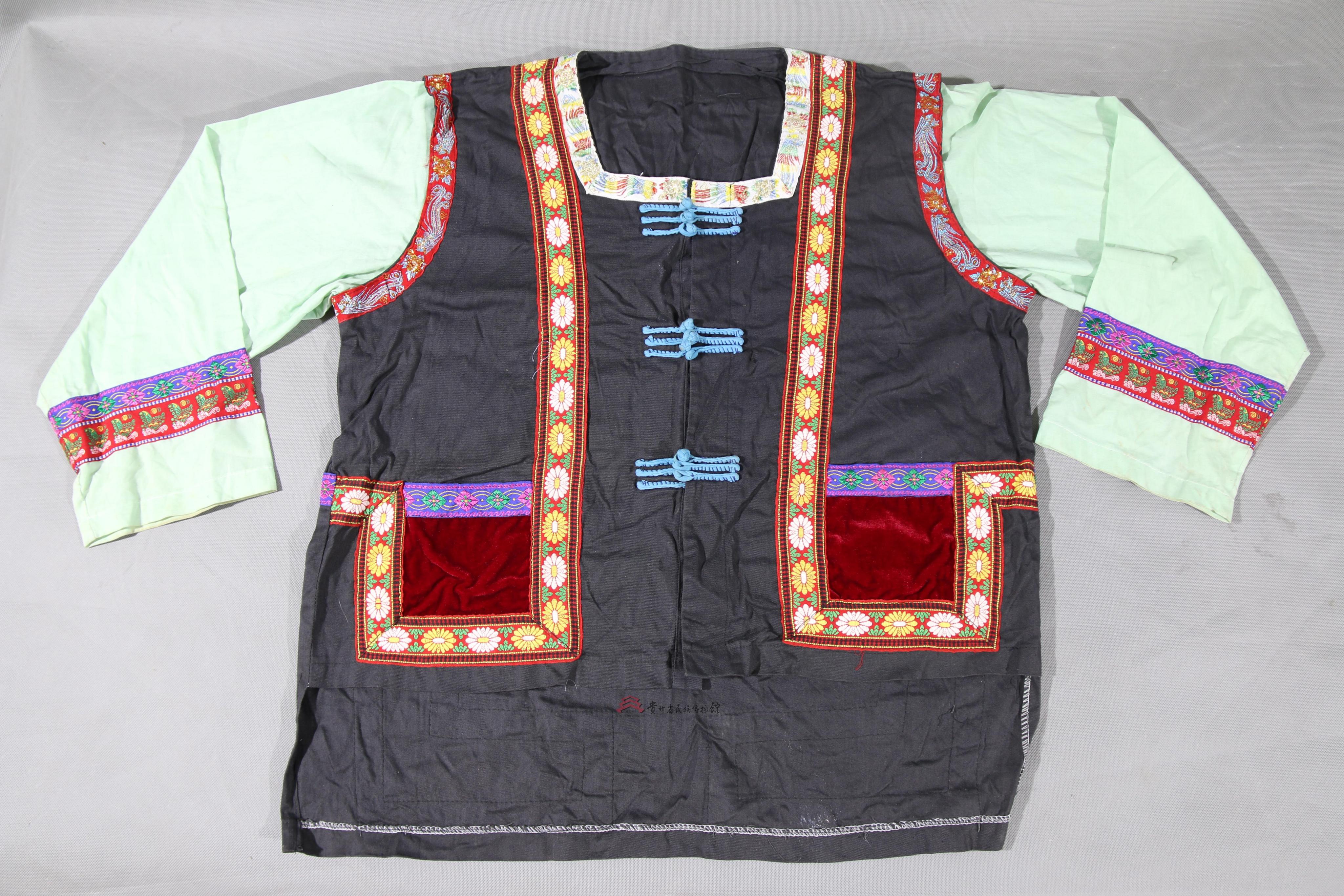 当代石阡仡佬族黑布对襟男上衣