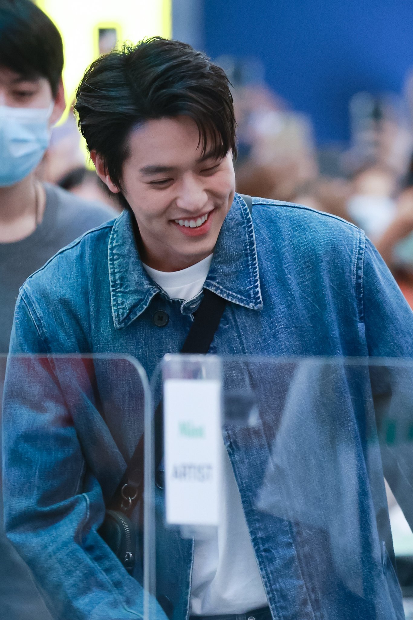 1nhjs">普提蓬·阿萨拉塔纳功(billkin),1999年10月8日出生于泰国曼谷